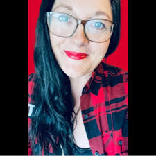 Lori Goetzinger's Instagram, Twitter & Facebook