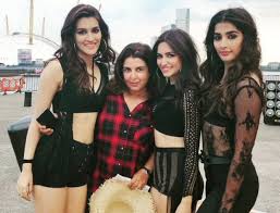 Today illustration / courtesy leeann woodall fortenberry, hazel canela, mary jane mudd, and stephanie wolf. Housefull 4 Farah Khan Shares Pictures Of Akshay Kumar Kriti Sanon And Riteish Deshmukh From London Bollywood News Bollywood Hungama