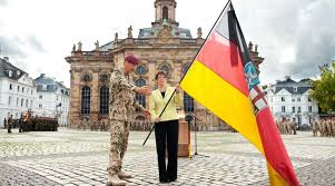 Verkehrsrechtlich gilt er als ein fahrzeug. Ministerwechsel In Berlin Bundeswehr Wird Weiter Von Einer Frau Gefuhrt Nordkurier De