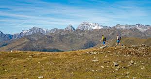 Nach den corona jahr 2020 ist die hoffnung für 2021, bald wieder zur normalität rückkehren zu können, groß. Verschiedene Wandertouren Im Villgratental