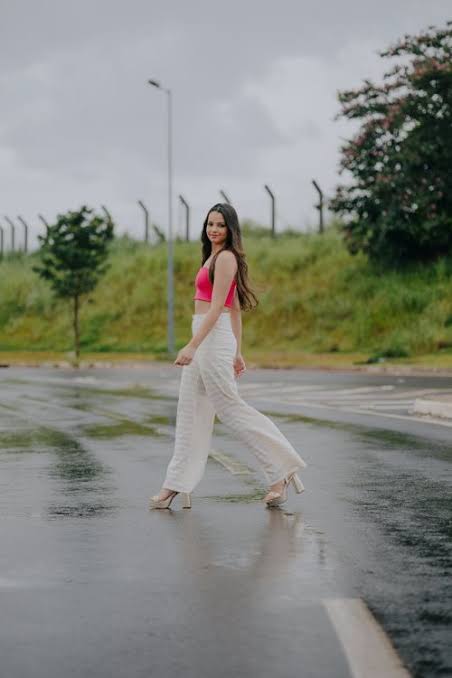 5.000+ melhores imagens de Mulher Andando · Download 100% grátis · Fotos profissionais do Pexels