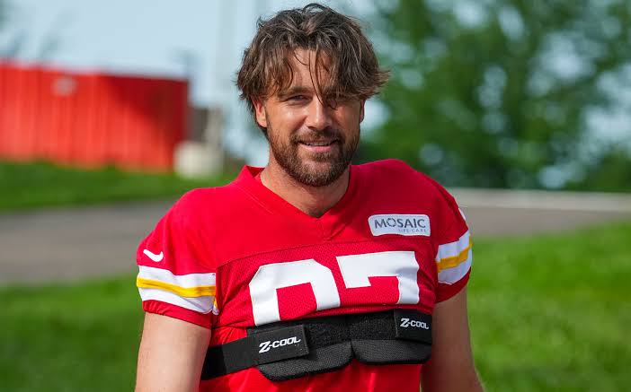 Travis Kelce's Appearance at Chiefs' Training Camp is Turning Heads - Athlon