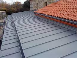 decouvrez le zinc comme revetement pour votre toiture prix moyen au m2 pour la pose d une couverture en zinc par un toiture maison couverture toiture toiture