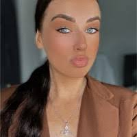 Robyn Galloway's Instagram, Twitter & Facebook