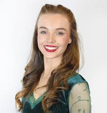 Rachel Cummins's Instagram, Twitter & Facebook