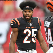 A bengals defender is turning heads at training camp. W45byuy42lmdjm