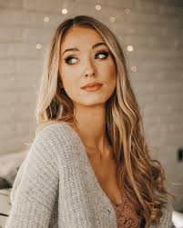 Aleksandra Lenart's Instagram, Twitter & Facebook