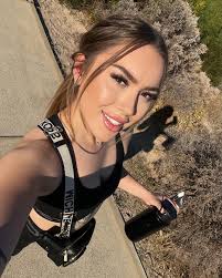 Hallie (@halliezwerus) • Фото и видео в Instagram