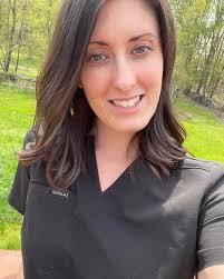 Happy Sunday to all our followers! Today's #StudentSpotlight is Melissa  Zahl from Touro College Of Osteopathic Medicine ⚕️  @thenontraditionalmedstudent Melissa was a Registered Dietitian before  deciding to pursue medicine. “During that time,