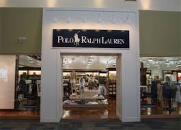 Polo Store Front Utilizes Iconic Brand Logo Against The Stark Contrast Of The White Wall To Grab Custo Polo Store Ralph Lauren Factory Store Ralph Lauren Store