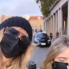 „die marke leni klum habe ich mir vor vielen monaten gesichert. leni heiße „übrigens wegen weil er sich die markenrechte am namen seiner enkelin leni klum gesichert hat, schaltet heidi klum jetzt. Heidi Klum Gntm Prosieben In Berlin Setzt Das Topmodel Politische Corona Statements Stars