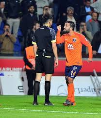 Gece karısına asılıp burnunu kırdığı adamdan özür dilemek için hastahaneye silah götürüp. Arda Turan In Elindeki Silah Ates Aldi Sayfa 1 Diger 17 Haziran 2021 Persembe