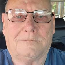 which pic is your fav??🖤 @dr_harness