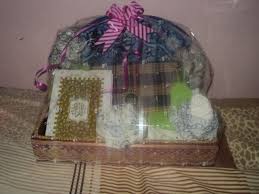 Jangankan cuma minta dirinya buka baju, disuruh ngajarin dajjal bikin alis juga mau. Tutorial Bungkus Hantaran Pernikahan