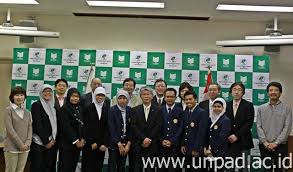 Definition, rechtschreibung, synonyme und grammatik von 'alma mater' auf duden online nachschlagen. Enam Mahasiswa Psmil Unpad Lolos Seleksi Pertukaran Mahasiswa Ke Jepang Universitas Padjadjaran