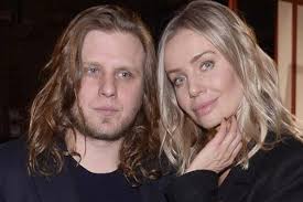 W pewnym momencie para wykonując manewry miała wypaść z łódki. Agnieszka Wozniak Starak Wspomina Tragicznie Zmarlego Meza W Dniu Jego Urodzin Piotr Wozniak Starak Skonczylby 41 Lat