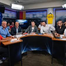 Zu drei illustrierten bildern, die die bibel, zwei sich. Der Fantalk Mit Bester Quote Seit Einem Jahr 950 000 Zuschauer In Der Spitze Verfolgen Am Dienstag Die Talksendung Auf Sport1