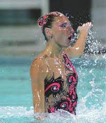 Η γυναίκα που διεκδίκησε το δικαίωμα στην άνετη γυναικεία κολύμβηση πολύ πριν τα μαγιό, οι γυναίκες έκαναν βουτιές από τροχήλατα σπίτια στη θάλασσα. Xristina 8alassinidoy O Xoros Twn Nerwn Andro