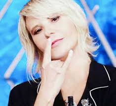 She is one of the most popular italian presenters in italian television. Chi E Maria De Filippi Biografia Eta Carriera Curiosita