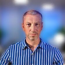 Darren Stringer's Instagram, Twitter & Facebook