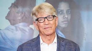 Ο Έρικ Ρόμπερτς ζητά συγγνώμη από την αδερφή του Τζούλια στα  απομνημονεύματά του