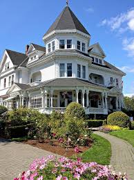 The Gatsby Mansion In Victoria British Columbia Victorian Homes Mansions Victorian Style Homes