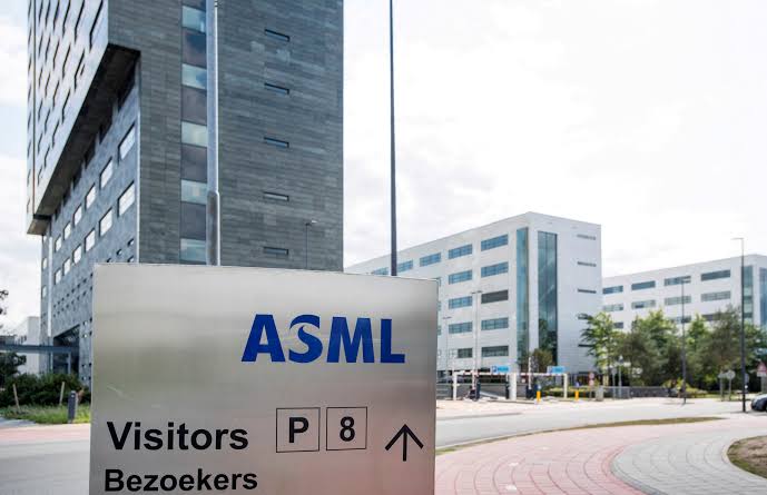 ASML expects growth in 2026, US-China row to continue, CEO says | Reuters