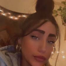 Emily Boss (@emilyyyboss)