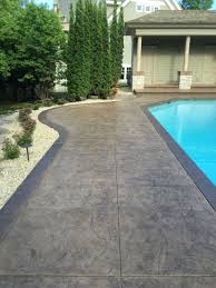 Pooldeck Aus Gestanztem Und Farbigem Beton Mit Massgefertigten In 2020 Charcoal Water Filter Charcoal Water Concrete Pool