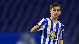 17 years old (14 december 2002) position: Francisco Conceicao Portuguese Striker Skills Youtube