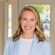 Leslie Faught's Instagram, Twitter & Facebook