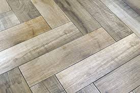 Une Large Gamme De Carrelage Effet Bois Disponible Au Strapex Ceramica Mall Hardwood Hardwood Floors Flooring