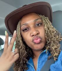 Veritas et Virtus 🐯👩🏽‍🎓. Jayla Berry B.S. Environmental Engineering 🌎  📷: @mural_media #watchtheyardgrads