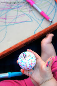 Father's day is fast approaching so show your dad some love this year with a great golf present. Decorating Golf Balls For Father S Day Gift Laughing Kids Learn