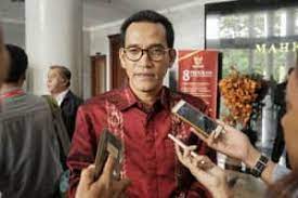 Ketiganya, yakni heryadi dari jabatan komisaris independen, bambang setyo wahyudi (komisaris), lukita dinarsyah tuwo (komisaris) dan winata supriatna (komisaris). Refly Harun Whois