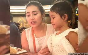 Lihat nih kelakuan konyol ayu ting ting ini gaes, rugi gak nonton. Ayu Ting Ting Mutual Problems Dating Raffi Ahmad Warganet Soroti Aksi Bilqis