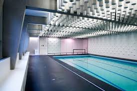 A Swimming Pool Resplendent In Arctic White Architecture At Stylepark Swimming Pools Sports Design Ideas Architecture