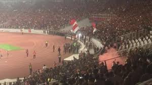 *siap kirim paket jadwal sholat digital ke seluruh wilayah indonesia*. Suporter Indonesia Geruduk Tribun Suporter Malaysia Wasit Hentikan Pertandingan Tribunnews Com Mobile