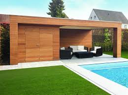 Poolhaus In Afrormosia Mit Strassenkreuzung Afrormosia Gartenhaus Kreuzung Poolhaus Poolhaus Modernes Poolhaus Gartenhaus Mit Terrasse