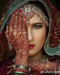 Mehndi Mehndi Or Mehendi Is A Form Of Body Art From Ancient India In Which Decorative Designs Are Created On A Pe Henna Indiana Noivas Indianas Rosto De Mulher