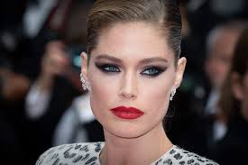 Official profile of dutch fashion model doutzen kroes born in eastermar, friesland, netherlands, including biography, photos, fmdcard, sed card, lookbook, portfolio, videos, agencies. Q0i47h Zwaksnm