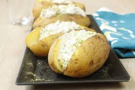 Pommes De Terre Au Four Fromage Blanc Ail Persil En 2020 Recette Recette Maggi Pomme De Terre Au Four