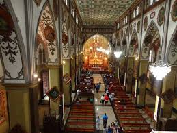 This holiday home features 6 bedrooms, a kitchen, a tv. Interior De La Basilica De Nuestra Senora Del Rosario De Agua Santa En Banos Ecuador Decor Mirror Home Decor