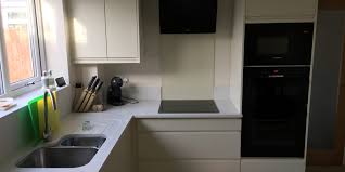 You can also select from cream cashmere grey stone and porcelain finishes. Cream Kitchen Handleless Doors In High Gloss At North Wingfield Rf Installations Chesterfield Kitchens