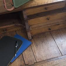 le secret liberon ce bois a ete sublime avec notre cire antiquaire black bison saviez vous que celle ci etait formule liberon cire de carnauba antiquaire