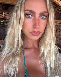 Kelsey Bloom (@kelseybloom) • Instagram photos and videos