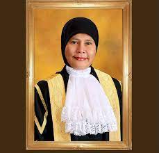 Hakim mahkamah persekutuan datuk tengku maimun tuan mat dilantik sebagai ketua hakim negara berkuat kuasa hari ini. History Made As Tengku Maimun Malaysia S First Female Chief Justice Appointed Nestia