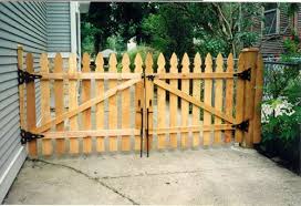 Wooddriveway Jpg 500 342 Pixels Wooden Gates Driveway Wood Gate Driveway Gate