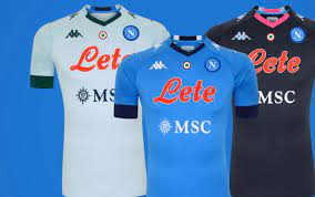Per pensare, progettare e disegnare le nuove maglie del napoli, quindi, servirà trovare un partner tra i nomi non grossi, che permetta a de laurentiis di mantenere le proprie priorità commerciali davanti a tutto. Napoli Presentate Le Nuove Maglie Per Il 2020 2021 Foto Sky Sport