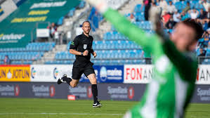 Fotball på tv er noe man ikke kommer foruten, og som verdens meste populære sport er det estimert at omtrent 3,5 milliarder mennesker følger sporten. 7vbdfnzocwiv7m